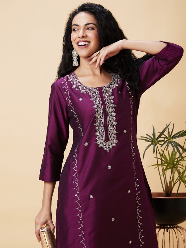 Globus Women Purple Embroidered Round Neck Festive Straight Kurta Set With Trouser