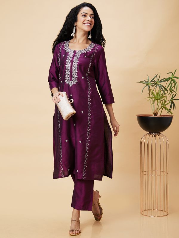 Globus Women Purple Embroidered Round Neck Festive Straight Kurta Set With Trouser