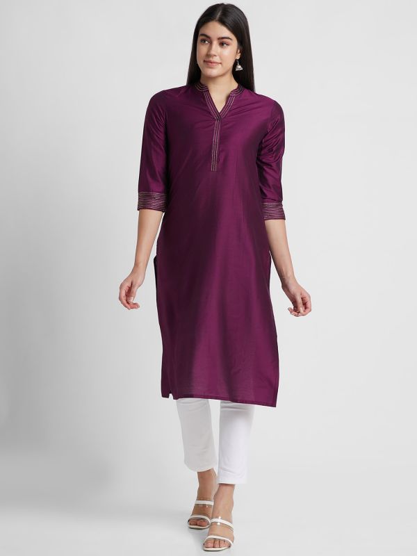 Globus Women Wine Solid Mandarin Collar Straight Kurta