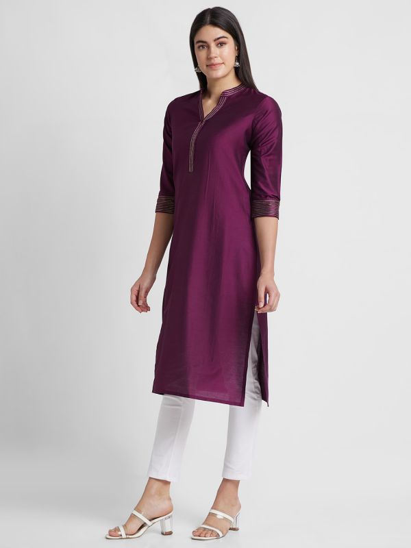 Globus Women Wine Solid Mandarin Collar Straight Kurta