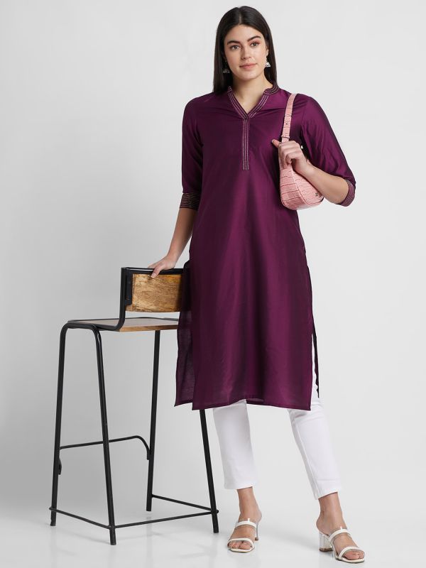 Globus Women Wine Solid Mandarin Collar Straight Kurta