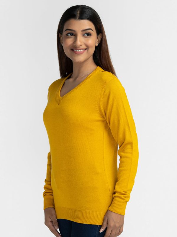 Globus Yellow Solid Pullover Sweater